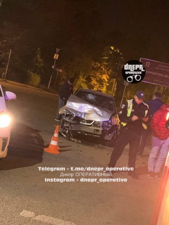 Двое пострадавших: в Днепре на проспекте Поля столкнулись легковые автомобили - рис. 2