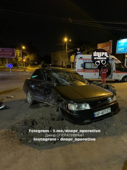 Двое пострадавших: в Днепре на проспекте Поля столкнулись легковые автомобили - рис. 1