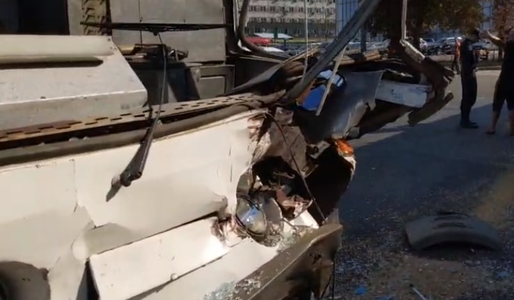 В Днепре возле речпорта столкнулись трамвай и грузовик: есть пострадавшие - рис. 5
