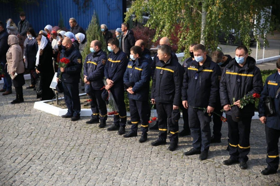 В Днепре почтили память погибших при взрыве на Мандрыковской (видео) - рис. 1