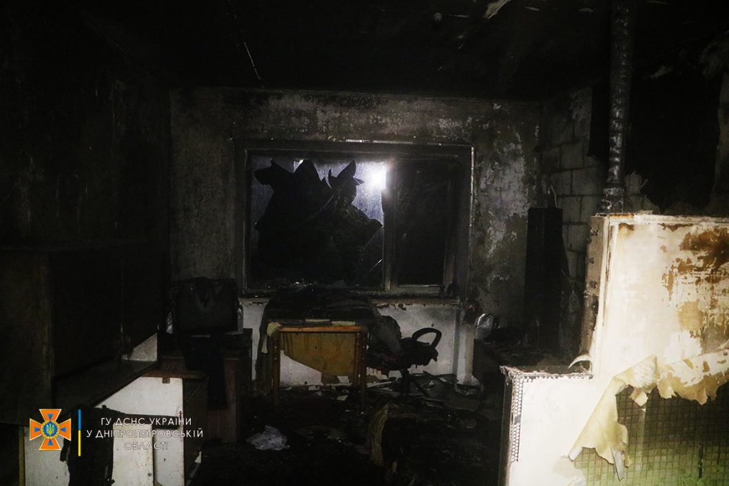 В Днепровском районе пожарные спасли из горящего дома 19 человек - рис. 4