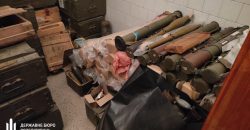 На базе полиции Днепропетровской области нашли незаконный склад оружия (Фото) - рис. 2