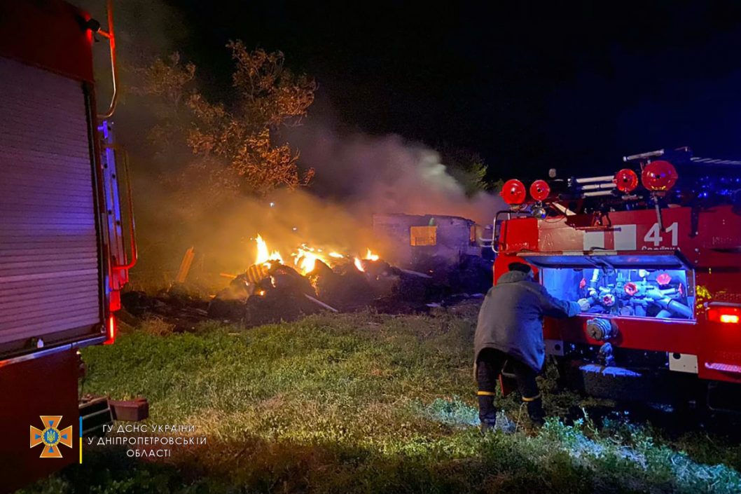 На Днепропетровщине дотла сгорел частный дом: погибли животные (Видео) - рис. 1