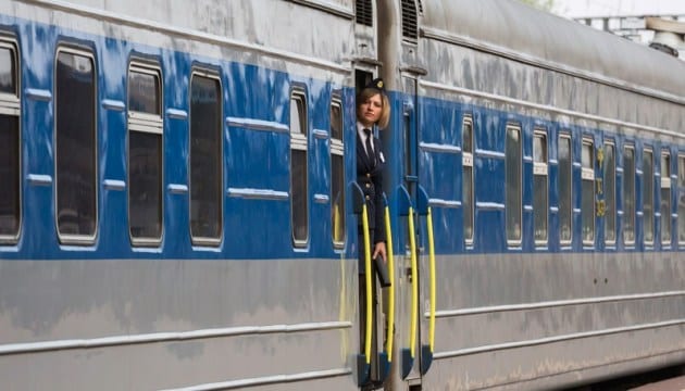 "Укразалізниця" к празднику запустит дополнительные поезда через Днепр - рис. 1