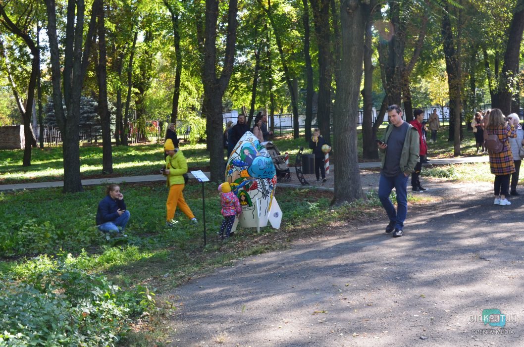 В Днепре открыли выставку арт-ракет и благотворительный аукцион (Фото) - рис. 35