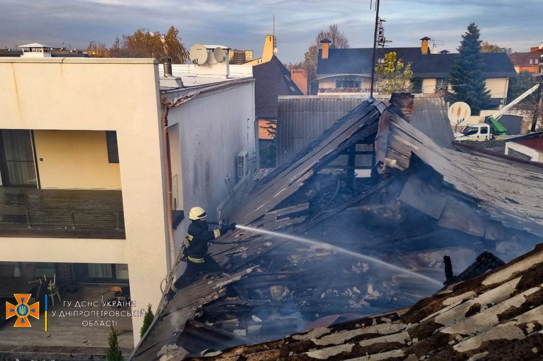 Есть погибший: в Днепре сгорел жилой дом (Фото/Видео) - рис. 3