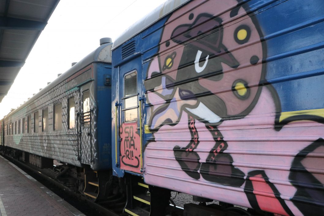 В Днепр на фестиваль «ГогольFest» приехал первый в Европе арт-поезд (Фото) - рис. 3