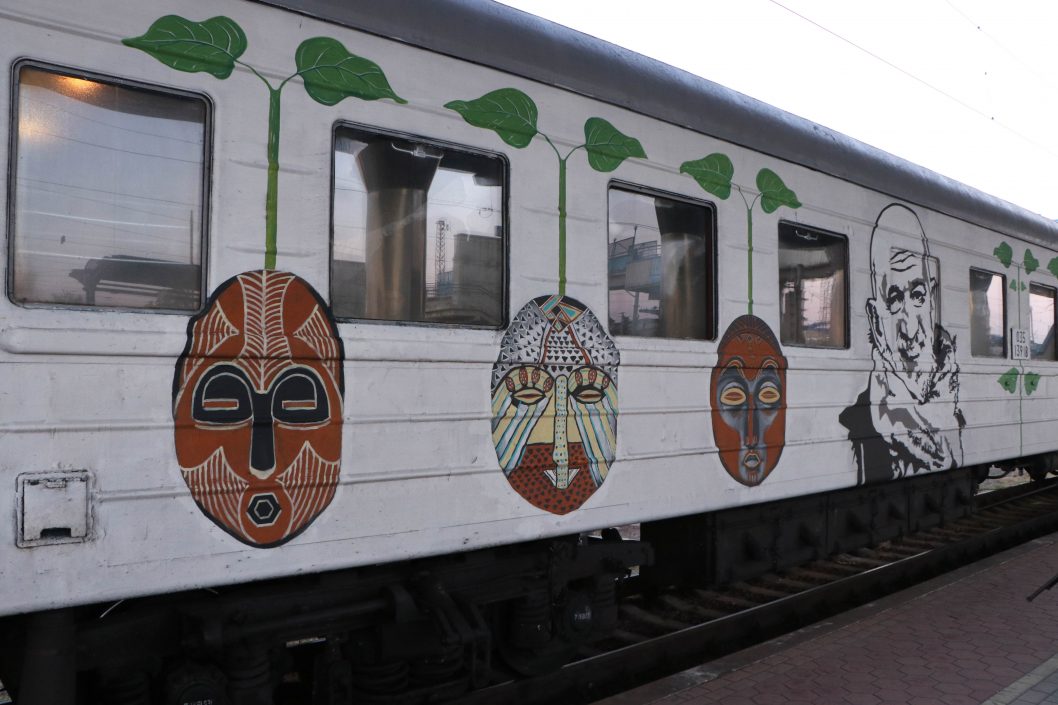 В Днепр на фестиваль «ГогольFest» приехал первый в Европе арт-поезд (Фото) - рис. 9