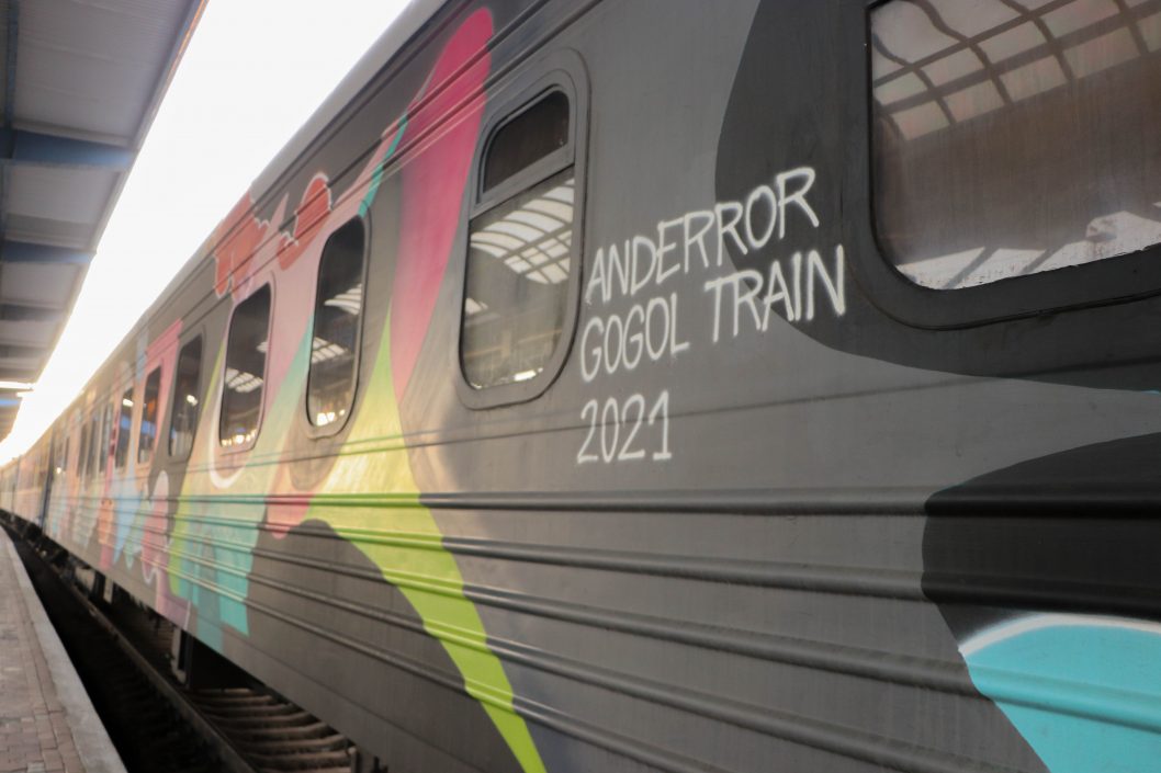 В Днепр на фестиваль «ГогольFest» приехал первый в Европе арт-поезд (Фото) - рис. 5