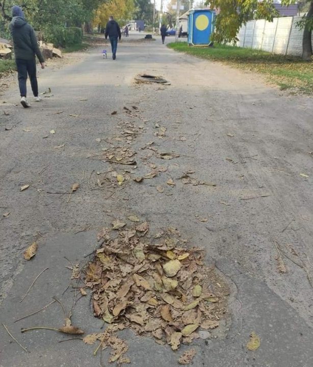 В Днепре жители самостоятельно ремонтируют улицу на ж/м Игрень (Фотофакт) - рис. 4