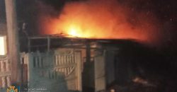 Ночной пожар в Никополе: сгорели автомобиль и два гаража (Фото) - рис. 6