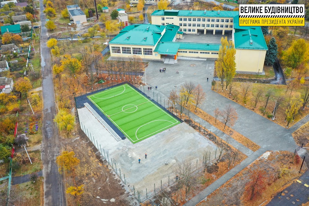 В Покровском Днепропетровской области обновляют стадион местного лицея (Фото) - рис. 2