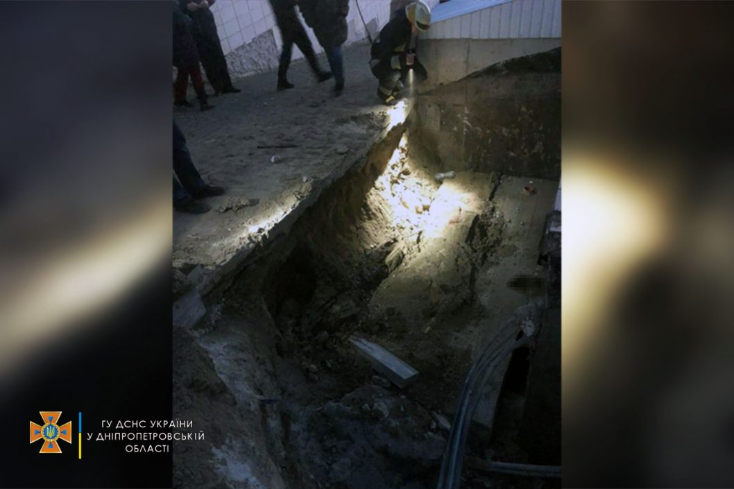 Под Днепром железобетонная плита насмерть раздавила подростка - рис. 1