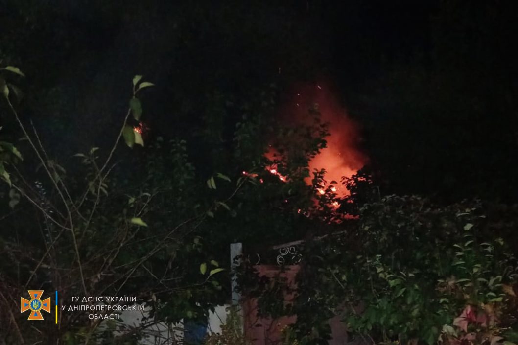 Погибла пенсионерка: в Днепровском районе пожар полностью уничтожил жилой дом - рис. 1