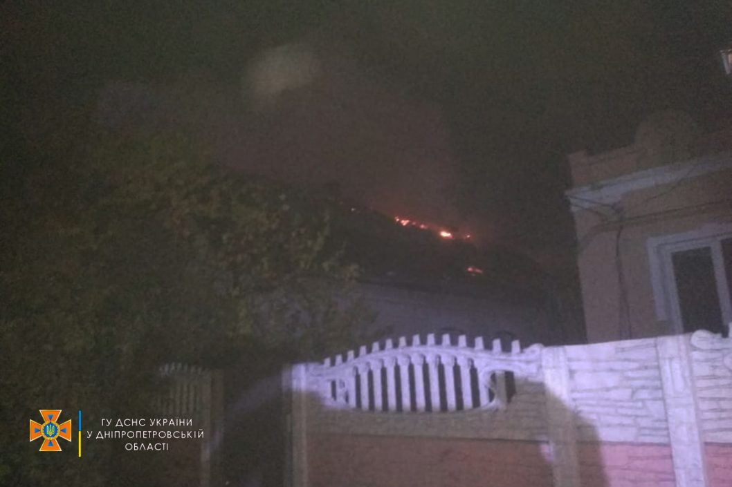 В Днепропетровской области сгорел двухэтажный жилой дом (Видео) - рис. 2