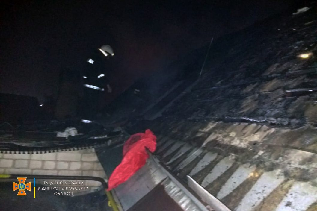 В Днепропетровской области сгорел двухэтажный жилой дом (Видео) - рис. 3