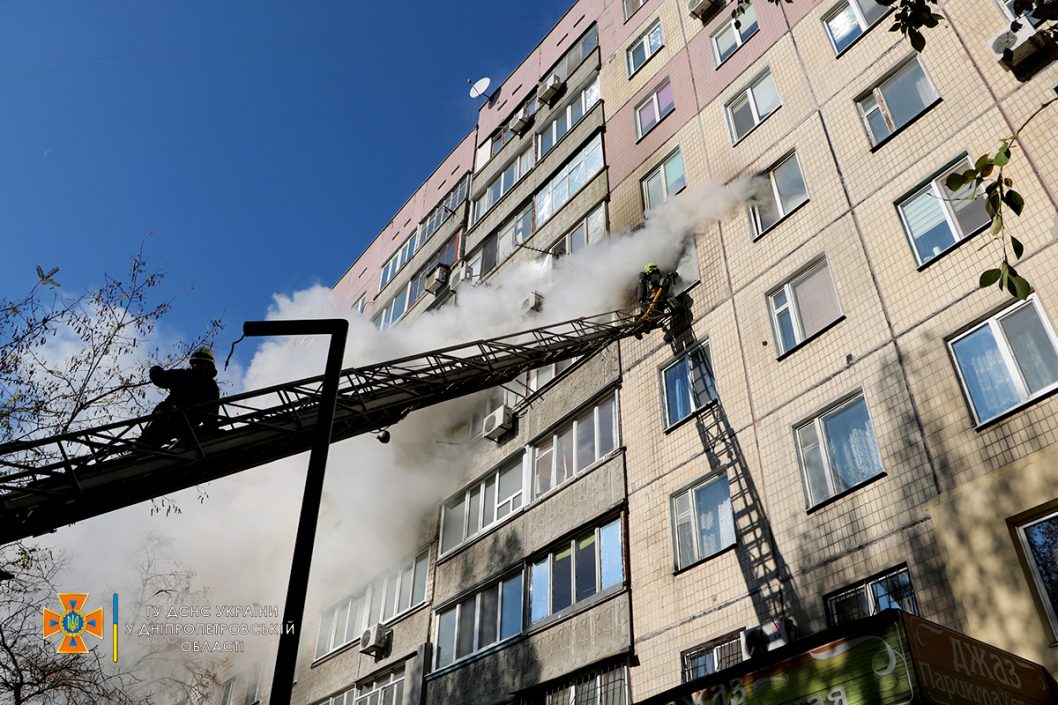 Спасти не удалось: в Днепре во время пожара в многоэтажном доме погиб мужчина - рис. 1