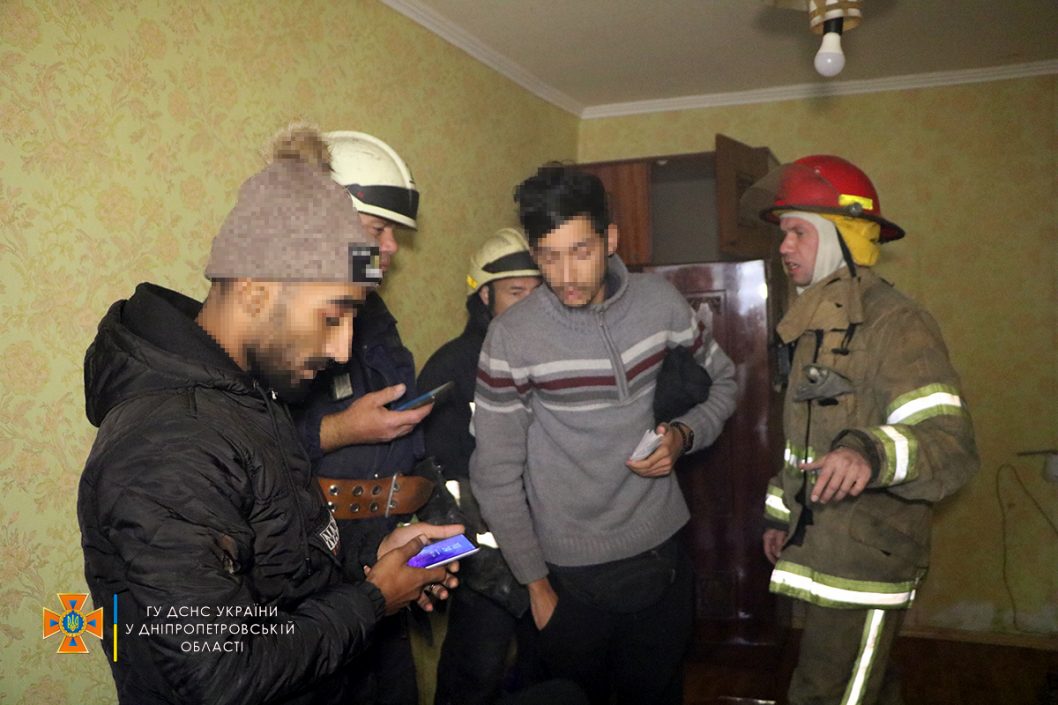 Спасли иностранных студентов: в Центральном районе Днепра горела квартира - рис. 3