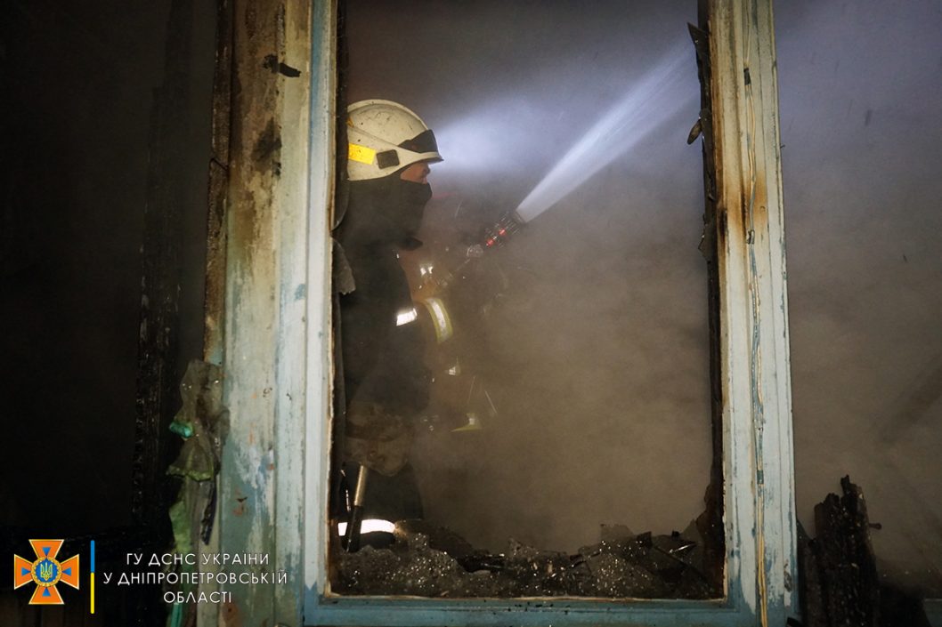 В Днепре на ж/м Тополь сгорела квартира в многоэтажном доме - рис. 1