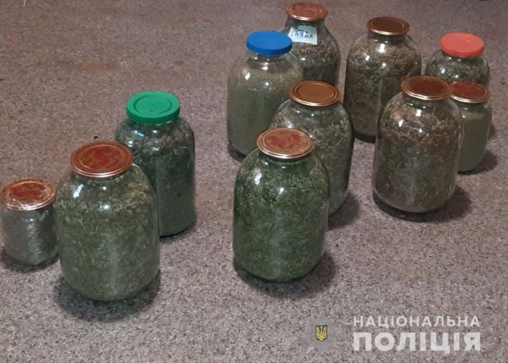 На Днепропетровщине полиция изъяла у мужчины наркотиков на 1,5 млн грн: видео - рис. 1