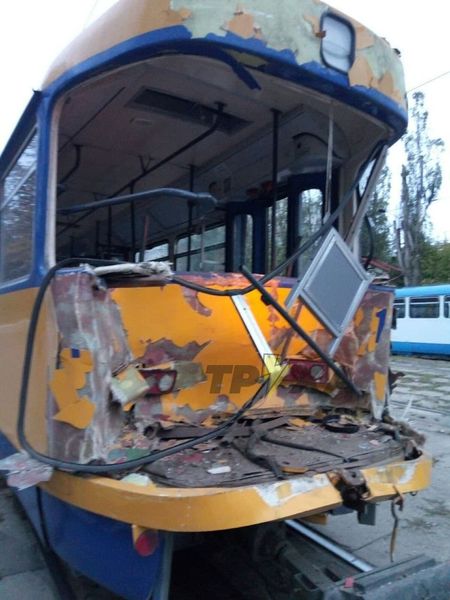 И такое бывает: в Днепре столкнулись два трамвая (Фото) - рис. 2