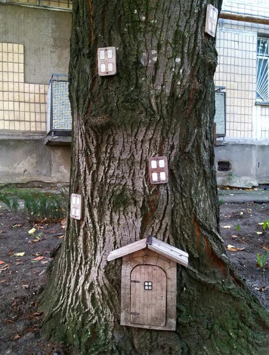 В центре Днепра появился сказочный домик в дереве - рис. 3