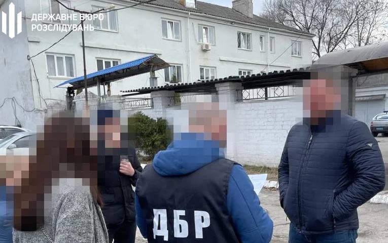 В Днепропетровской области начался суд над полицейскими, избивавшими задержанных - рис. 1