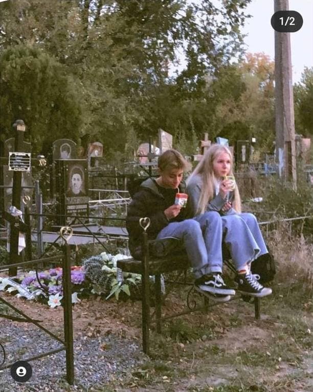 В Кривом Роге подростки крушили кладбище и снимали на видео - рис. 1