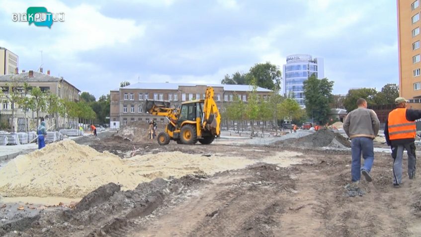 В Днепре продолжается реконструкция площади Успенской и сквера Евгения Клочко - рис. 1