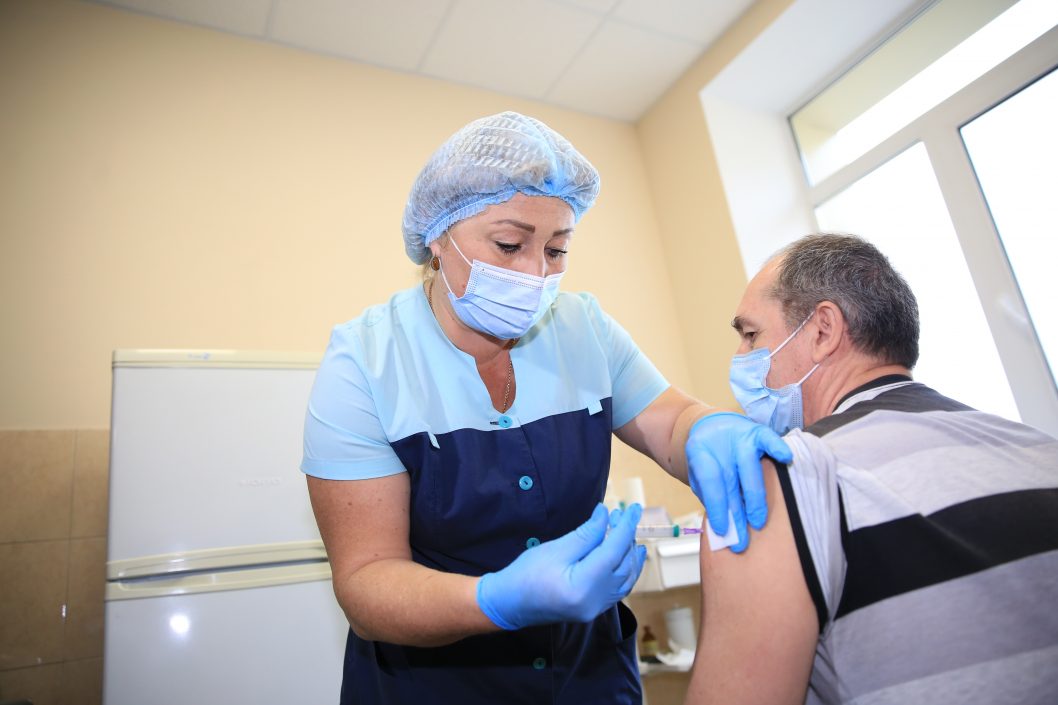 В Днепре провели массовую вакцинацию от коронавируса пациентов с аллергией - рис. 3