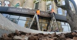 На одном из центральных бульваров Днепра демонтировали царь-вывеску: видео - рис. 9