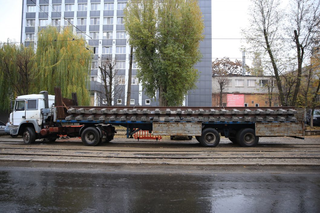 По современной технологии: на ул. Руденко в Днепре меняют трамвайные пути - рис. 13