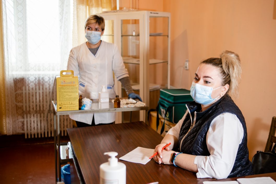 На Днепропетровщине вакцинировали от коронавируса более 3,5 тысяч подростков - рис. 9