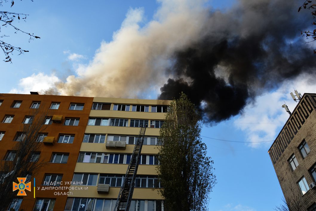 Пожар в Днепре на Слобожанском проспекте: названо количество спасенных (Фото) - рис. 1