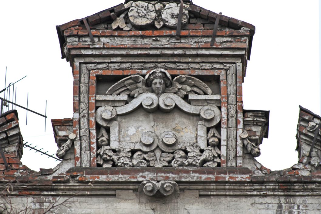 В центре Днепра отреставрировали часть фасада исторического здания (Фото) - рис. 1