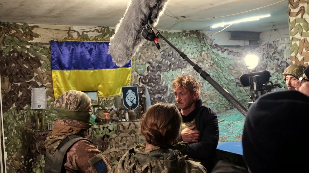 Шон Пенн приехал на Донбасс для съемок документального фильма (Фото) - рис. 7