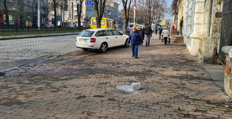В Днепре на проспекте Яворницкого обвалилась часть фасада многоэтажки (Фото) - рис. 3