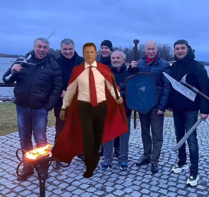 "Игра Престолов" по-украински: фото чиновников с мечами стало популярным мемом в сети - рис. 7