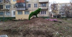 Под Днепром появилась декоративная скульптура волка - рис. 2