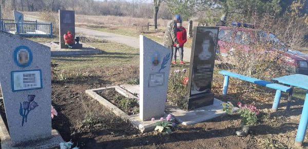 Под Днепром за воровство оградок с могил задержали злоумышленника - рис. 2