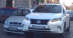 В Днепре на Нагорке Lexus снял бампер с Daewoo (Видео) - рис. 1