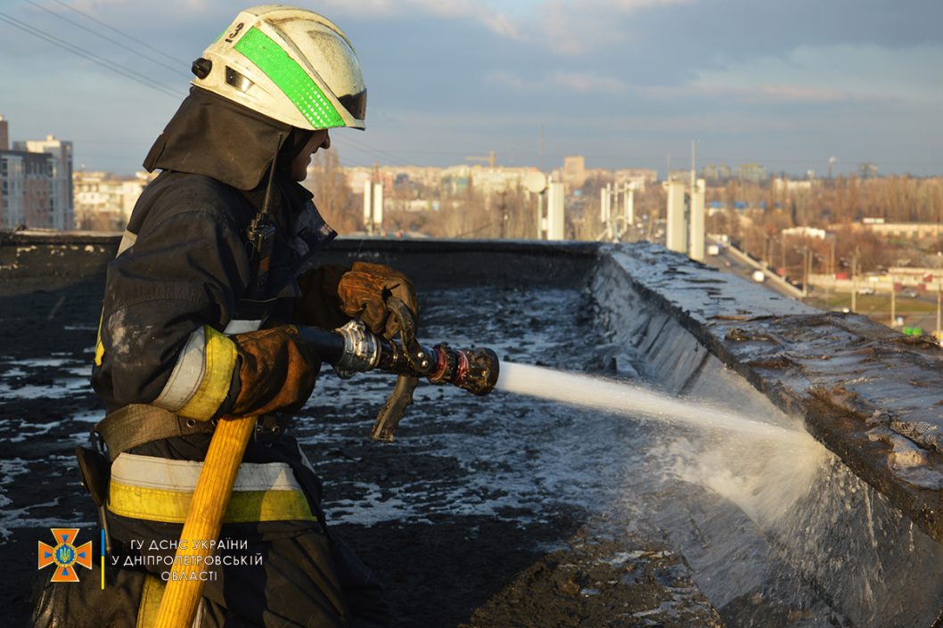 Пожар в Днепре на Слобожанском проспекте: названо количество спасенных (Фото) - рис. 5
