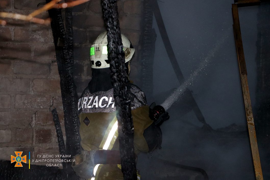 В Днепре дотла сгорел дачный дом: пострадал мужчина (Фото/Видео) - рис. 8