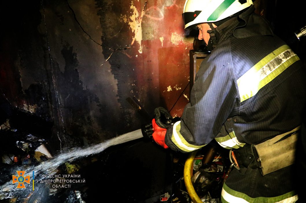 В Днепре во время пожара в жилом доме погибли мужчина и женщина (Фото/Видео) - рис. 4