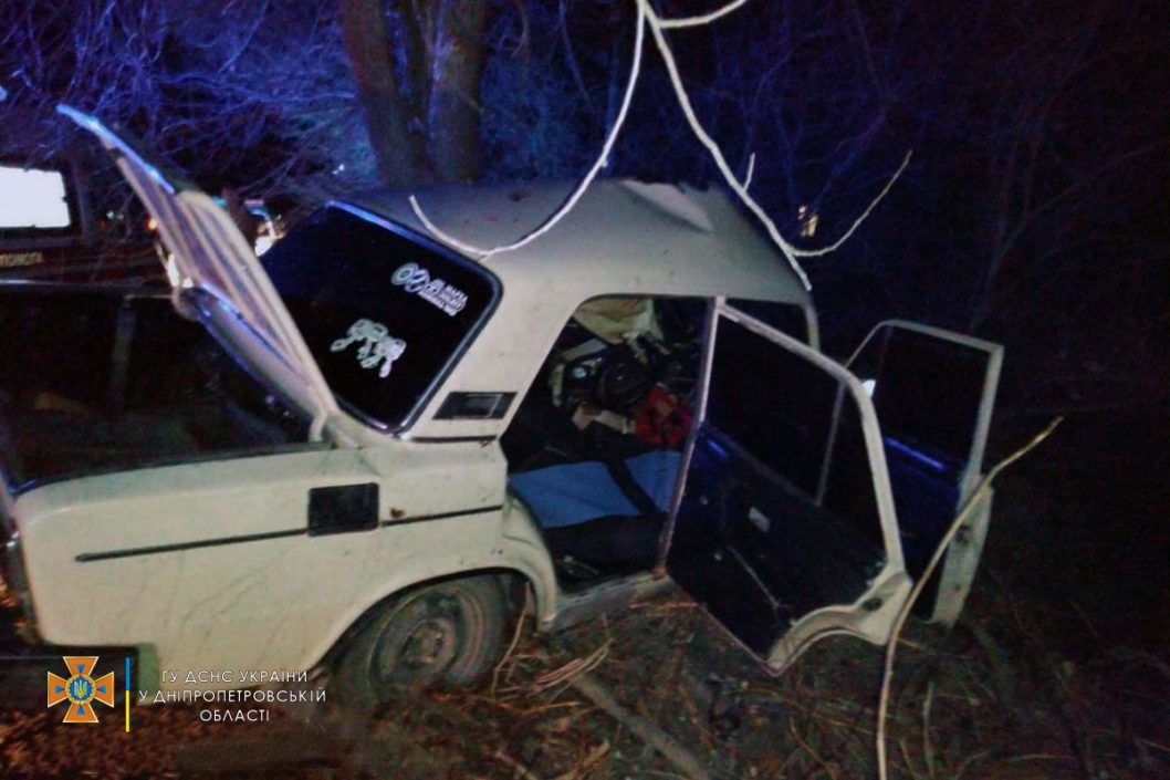 ДТП под Днепром: спасатели вырезали водителя из разбитого авто - рис. 3