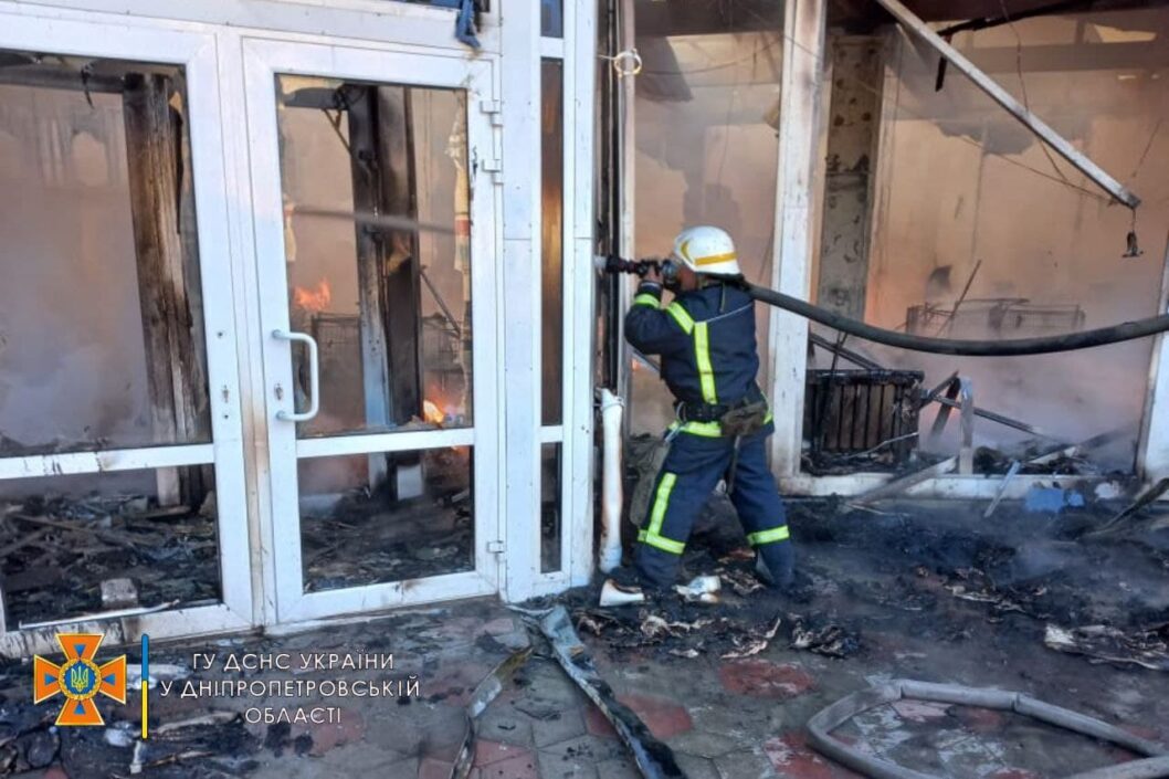 В Каменском сгорели магазин, кафе и склад секонд-хенда (Фото/Видео) - рис. 3