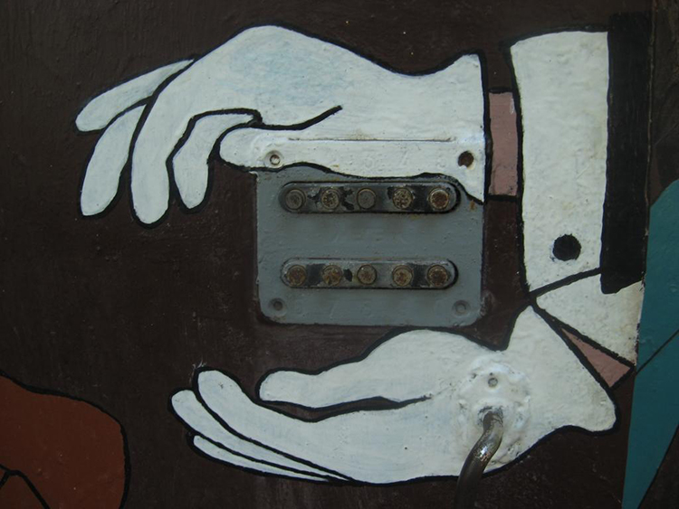 В Каменском стены подъезда украсили рисунками из мультфильмов (Фото) - рис. 2