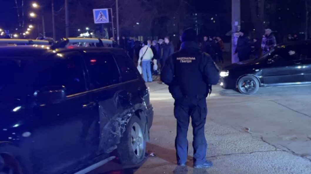 В Кривом Роге после ДТП один из водителей покусал патрульного - рис. 1