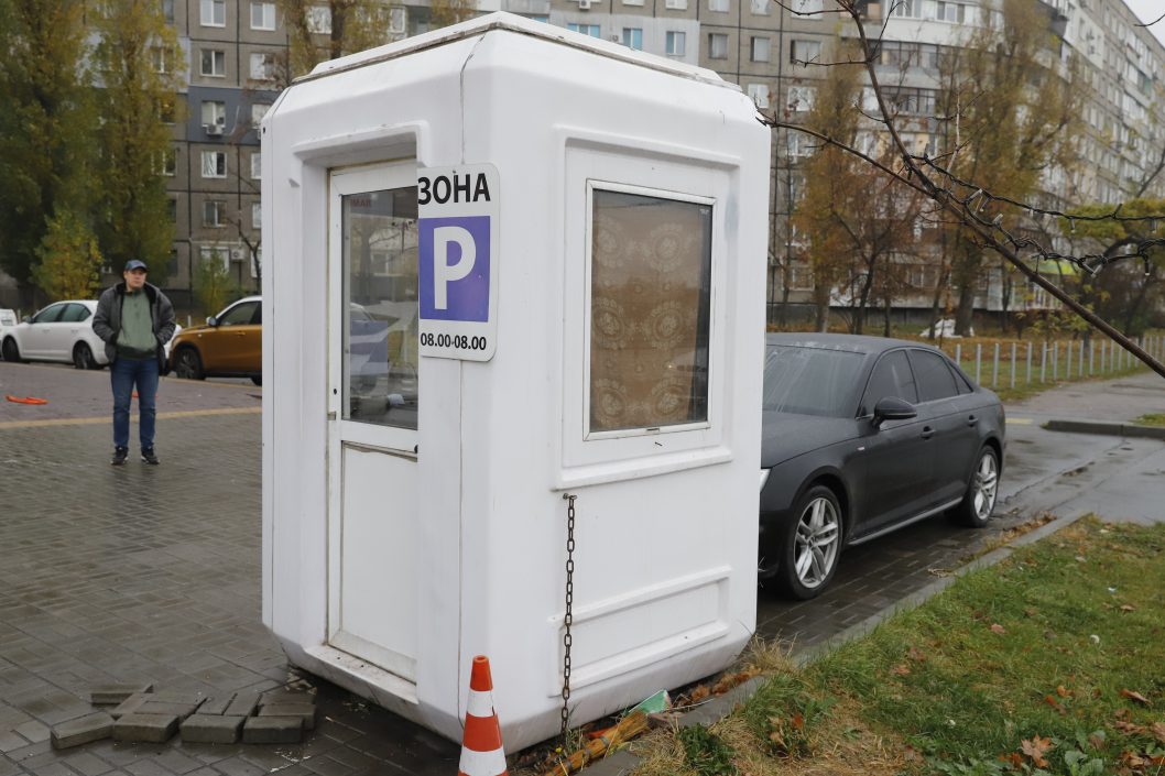 В Днепре провели проверку незаконной парковки на Набережной Победы - рис. 2