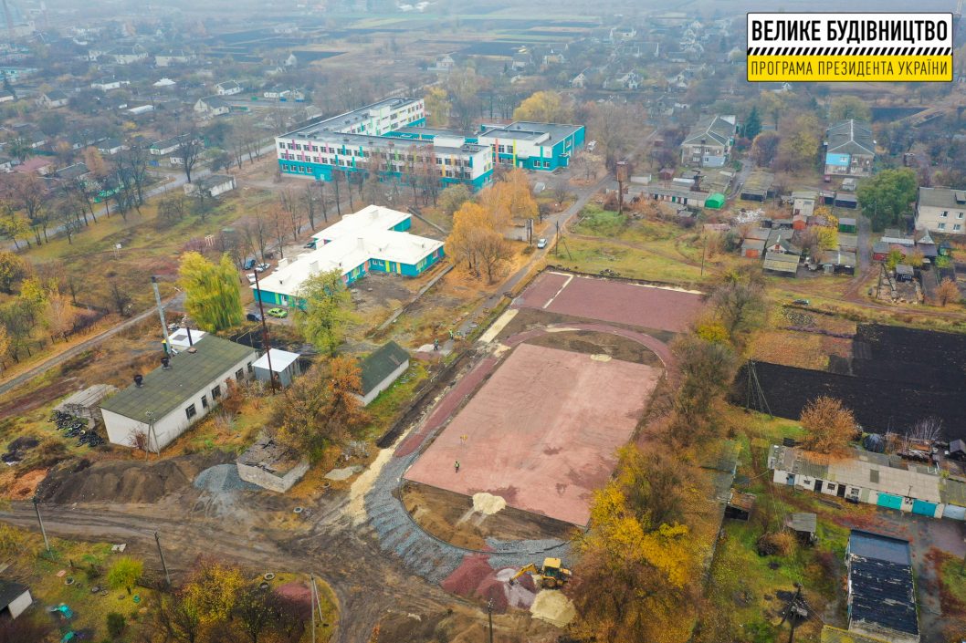 В Днепропетровской области строят новый школьный стадион - рис. 4